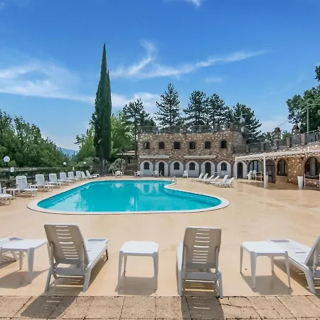 Majestic In With Private Pool 4*