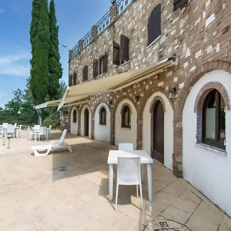 Majestic In With Private Pool מלון