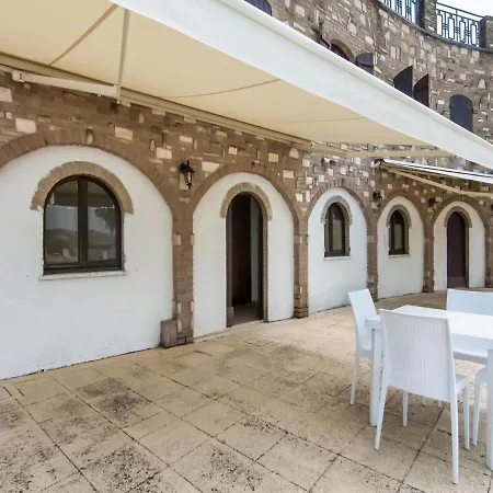 Majestic In With Private Pool 4*