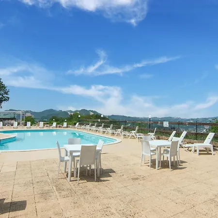 מלון Majestic In With Private Pool