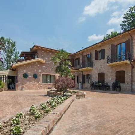Majestic In With Private Pool מלון Fermignano