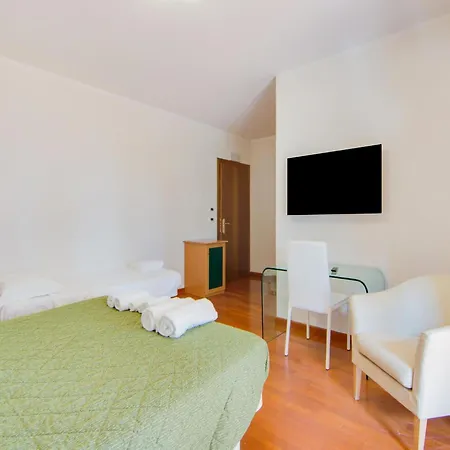 מלון Majestic In With Private Pool 4*