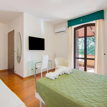 Majestic In With Private Pool 4*